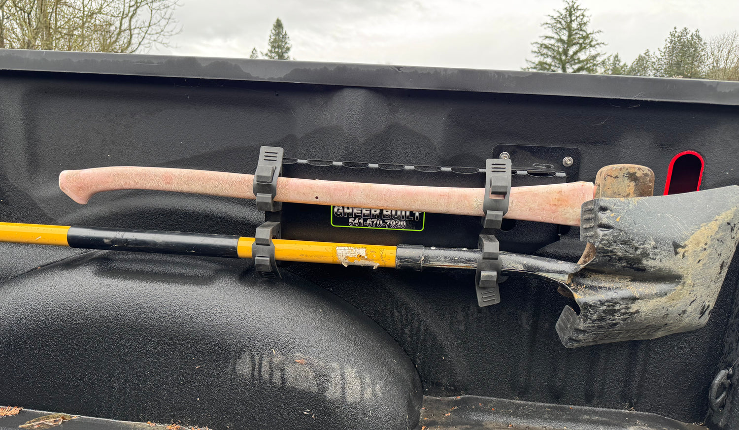 Heavy-duty fire tool mount for trucks